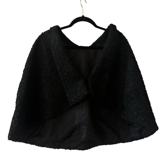 Beautiful black cape free size - Picture 1 of 3